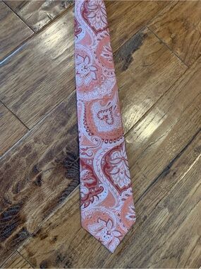 Geoffrey Beene Coral and Light Pink Paisley Tie